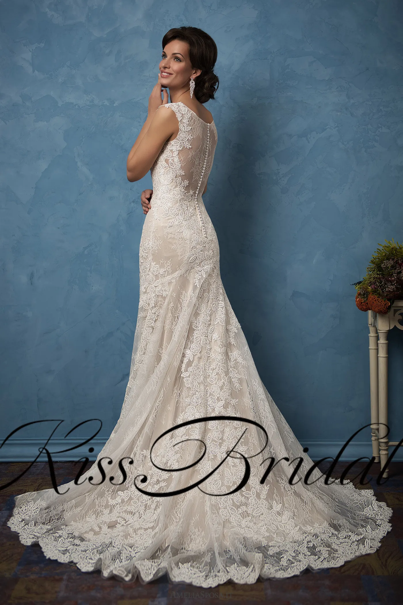 High-Quality Vintage Lace halter sheath wedding dress with Sleeves and Sweep Train High-Quality Vintage Lace halter sheath wedding dress with Sleeves and Sweep Train
