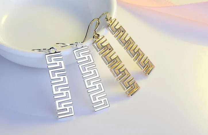 2017 New fashion Woman / girl / Madam Mark 925 silver platings Long pendant earrings The Great Wall Golden color Earbob earrings