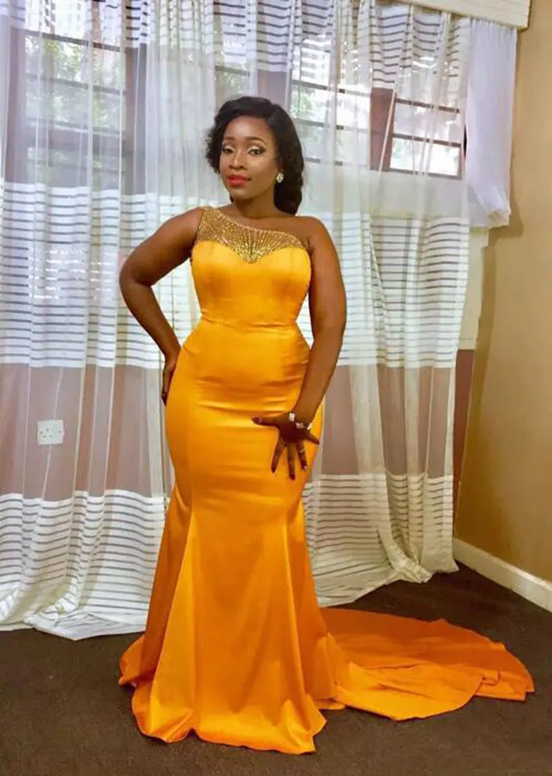 African 2018 Yellow Mermaid Bridesmaid Dresses Long One Shoulder Sequins Hollow Back Court Train Wedding Guest Gowns Plus Size EN10243