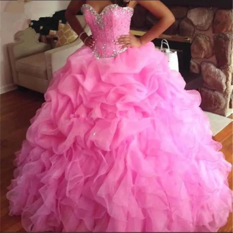 2018 Elegante Ballkleider Rosa Quinceanera-Kleider mit Perlenapplikationen Sweet 16 Kleider 15 Jahre Ballkleider Stpck QS1026