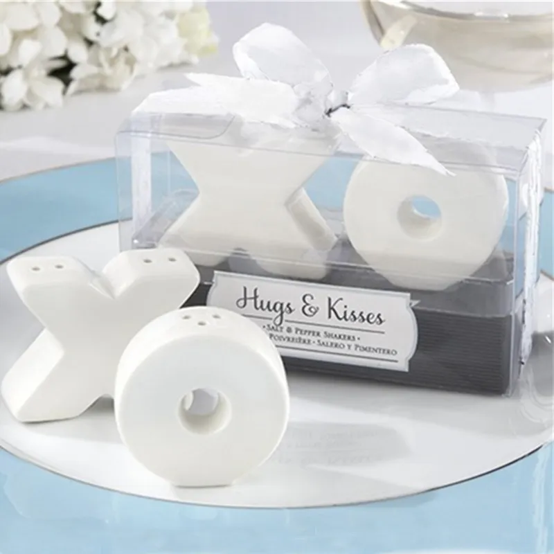 FREE SHIPPING 100PCS=50sets Hugs and Kisses Ceramic Salt and Pepper Shaker Wedding Favors Party Events Giveaways Party Table Setting Ideas