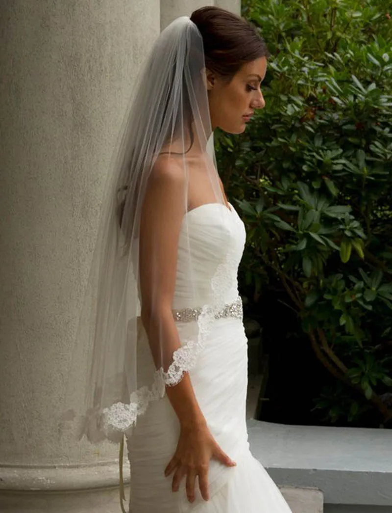Einstufiger, atemberaubender Couture-Brautschleier, weißer, elfenbeinfarbener, kurzer Spitzen-Hochzeitsschleier mit Kamm, Voile-Mariage