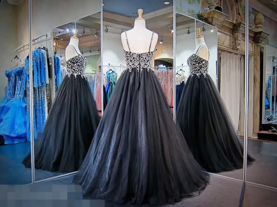 Perles Tulle Noir Robes De Bal Bretelles Spaghetti Bling Bling Cristaux Broderie A-ligne Quinceanera Sweet 16 Robes De Soirée Pas Cher 2019 Nouveau