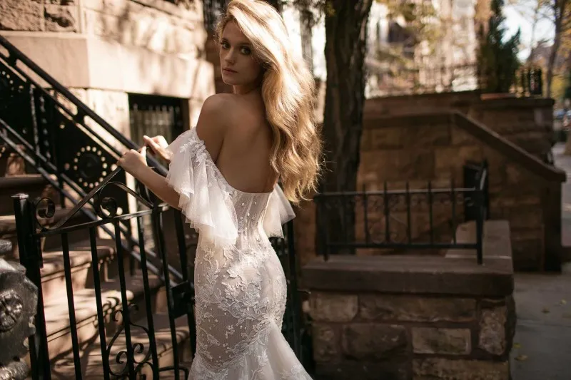 Berta 2017 zeemeermin trouwjurken off schouder kant applique sexy backless bruidsjurken hof trein fishtail trouwjurk