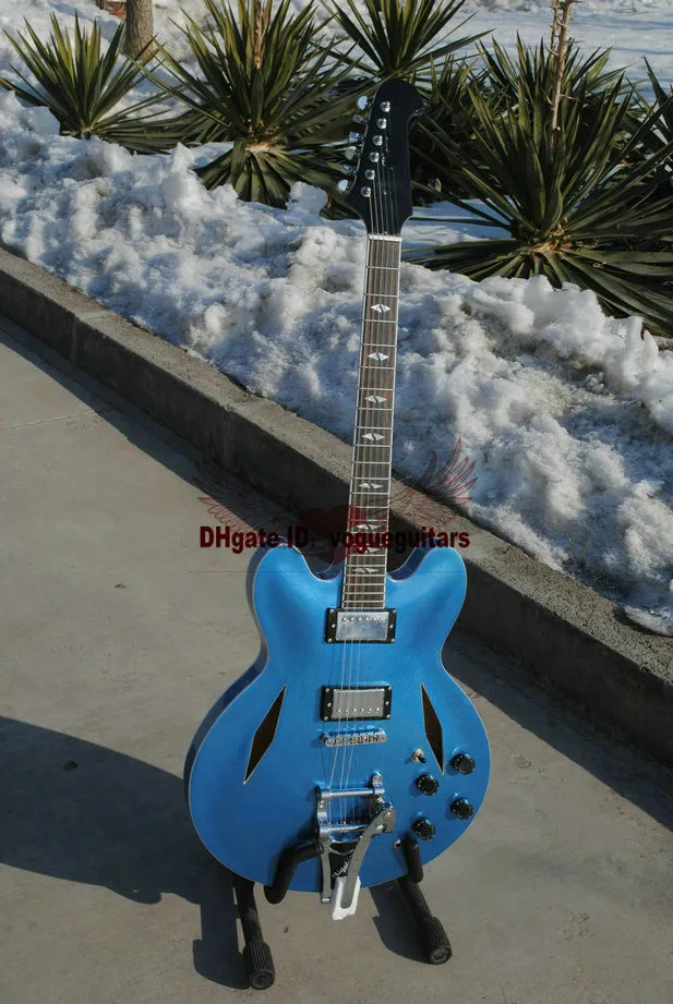 Chitarra elettrica personalizzata all'ingrosso e al dettaglio con tremolo in blu Spedizione gratuita di alta qualità (secondo la richiesta di colore personalizzato)