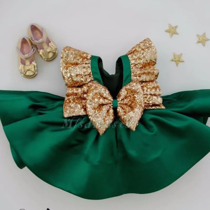 Emerald Green A-Line Knee-Length Satin Girl's Dress with Gold Sequin Bow Embellishments from Dhgate Flower Girls' Dresses - price 74.1 Emerald Green A-Line Knee-Length Satin Girl's Dress with Gold Sequin Bow Embellishments from Dhgate Flower Girls' Dresses - price 74.1