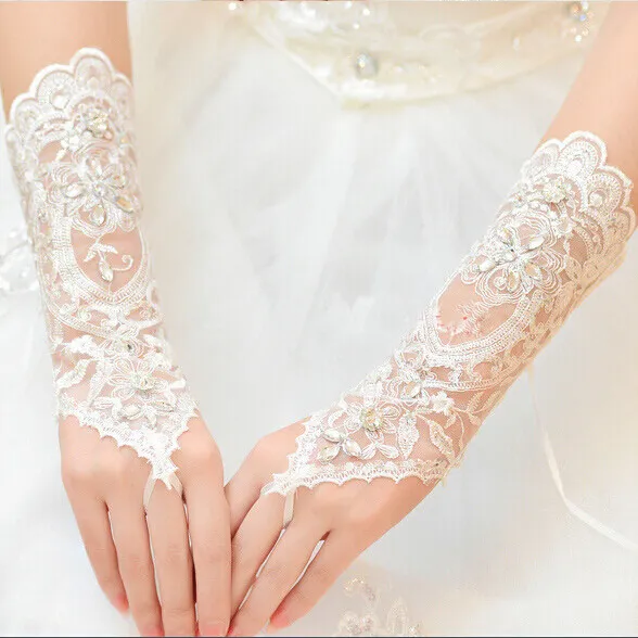 2017 Nova Moda Luvas De Noiva com Contas Românticas Princesa Luvas de Casamento para o Vestido de Noiva Elegante Branco / Marfim Acessórios Do Casamento