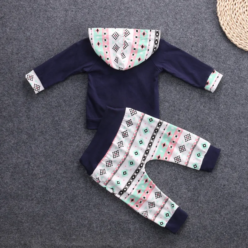 Bawełniane ubrania dla dzieci Zestaw baby z kapturem + spodnie Dwuczęściowe stroje dzieci Zestawy odzieżowe dla dzieci Baby Girls Clothing Newborn Boys Odzież na sprzedaż