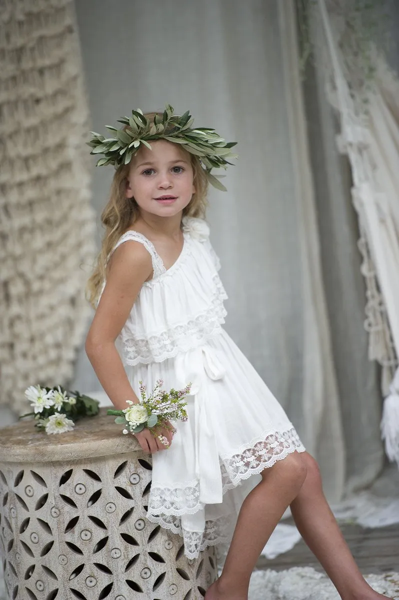 Vestidos de niña de flores de Boho del país del cordón de la gasa bastante blanca para la boda 2017 Vestido casual de la playa del alto-bajo de un hombro por encargo E184G