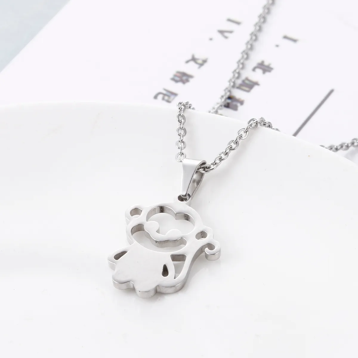 Fashion toujours collier en acier inoxydable, mignon bébé singe pendentif chinois Colliers de boucles de zodiaque pour les femmes kids chanceux cadeau sn018