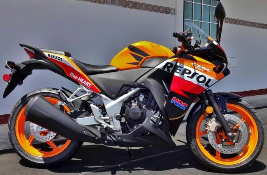 ホンダCBR 250R 2011-2014 CBR 250RR注射ABSプラスチックオートバイフェアリングキットボディワークCBR 250 RR 11 12 13 14 CB08