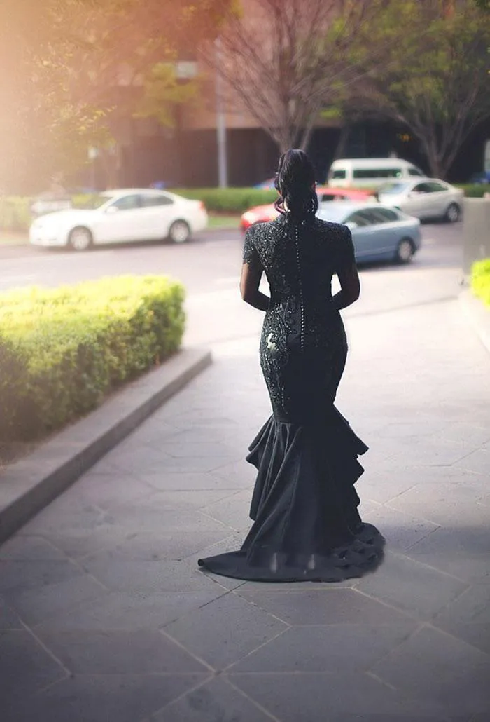 ブラックディープVネックウエディングドレス2017プラスサイズホルターレースアップリケイブニングガウンサテンハイローアラビアマーメイドパーティードレスカスタムメイド