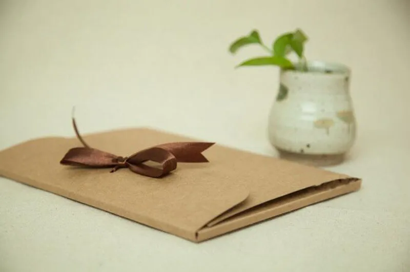 241807CM Craft Paper Pocket Box med Silk Scarf Kraft Paper Envelope Party Boxes For Card Vykort Present Packing4109291