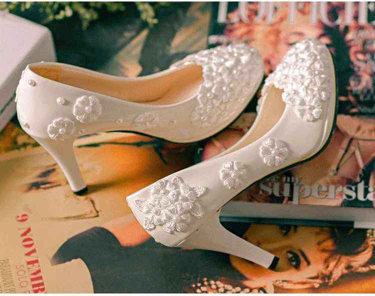 Sweet Cheap Flat Pearls Wedding Shoes For Bride 3D Lace Appliqued Prom High Heels Ankle Strap Plus Size Pointed Toe Bridal Shoes