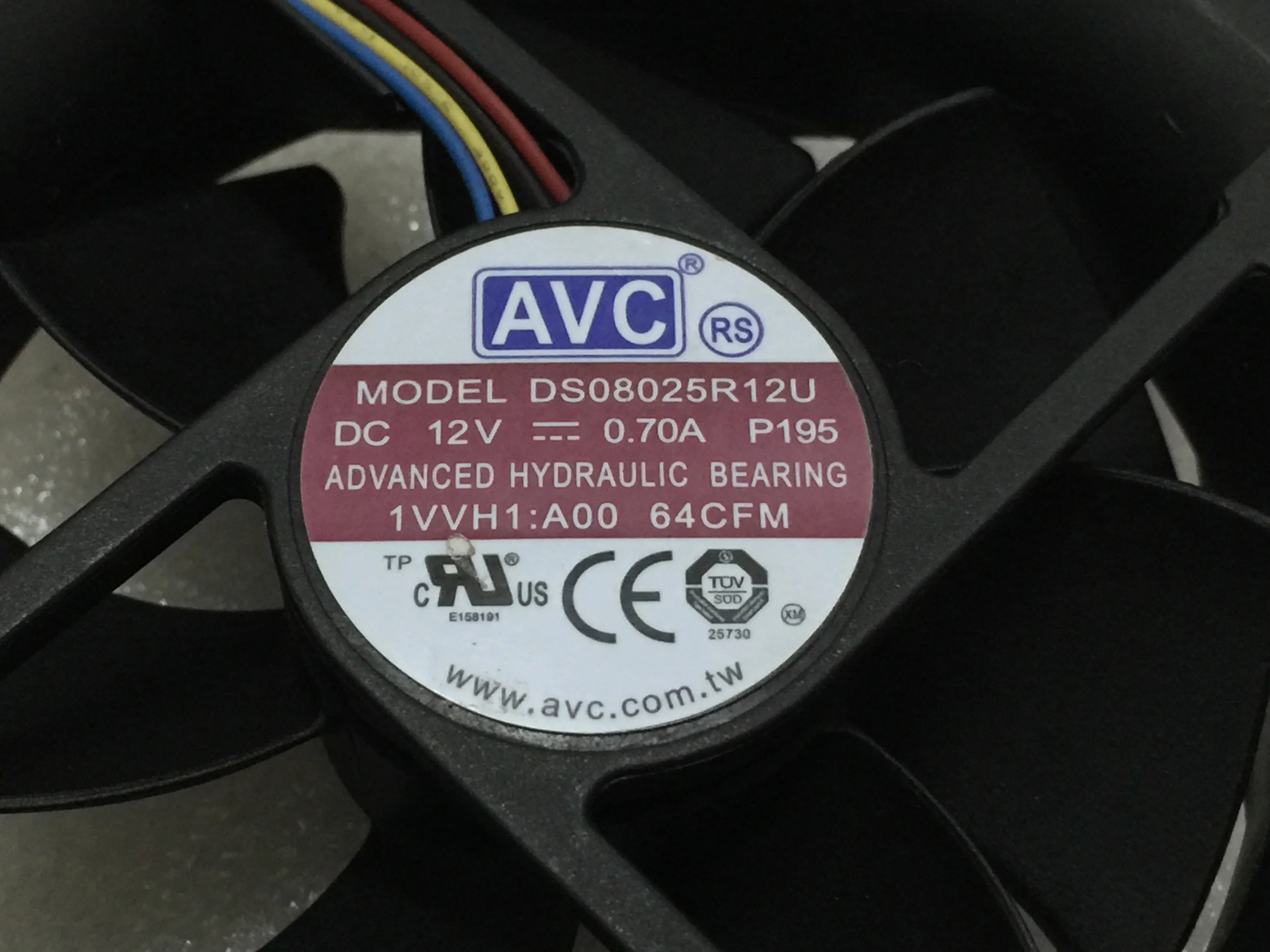 AVC DS08025R12U, P195 DC 12V 0.70A 4-wire 4-Pin connector 90mm 80X80X25mm Server Square Cooling fan