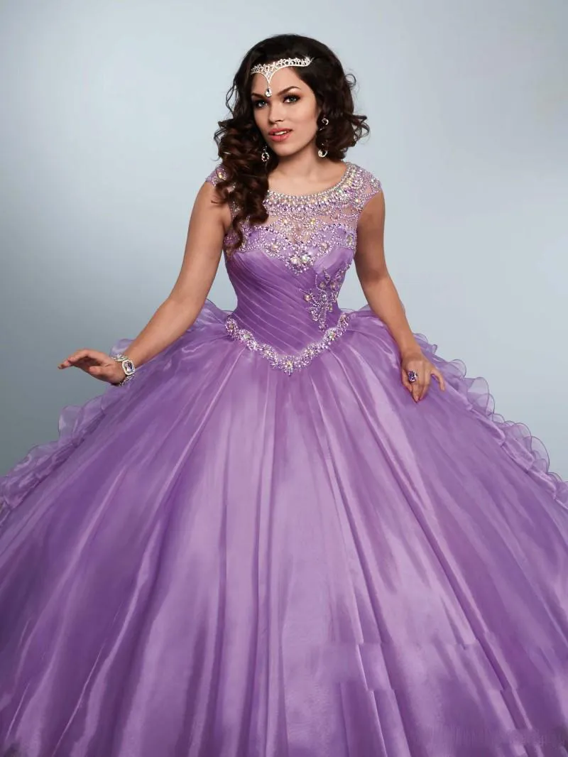 2018 Strass viola Abiti Quinceanera Bling Gioiello Collo Dolce 16 Abiti da ballo in maschera Organza Abito da ragazza debuttante in cristallo lavanda