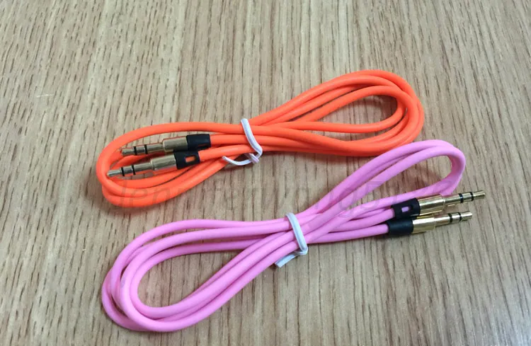 Factory Hela nya 1M3ft färgglada ljudkablar Auxiliary Cable 35mm hane till manlig ljudkabel Stereo för digital enhet3579497