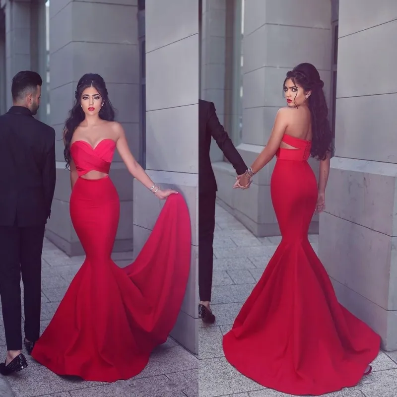 2019 Nuevos vestidos de noche de sirena rojos atractivos Vestidos largos de novia con pliegues Frente abierto Vestido de cóctel Ropa de fiesta Barrido de tren Lados recortados Vestidos de fiesta