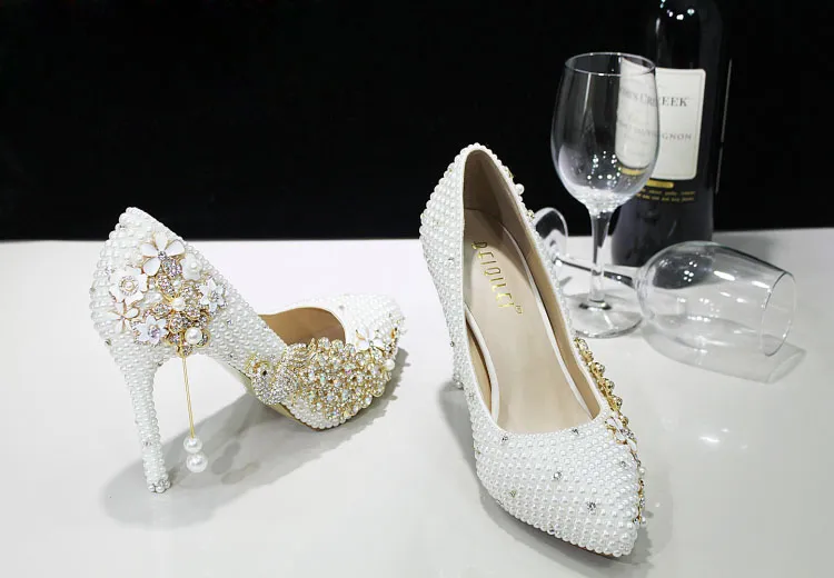 Luxo Pearls Ivory Wedding Shoes para Cristais de noiva Prom Saltos Altos Clover Rhinestones Plus Size Sapatos de dedo pontiagudos 285D