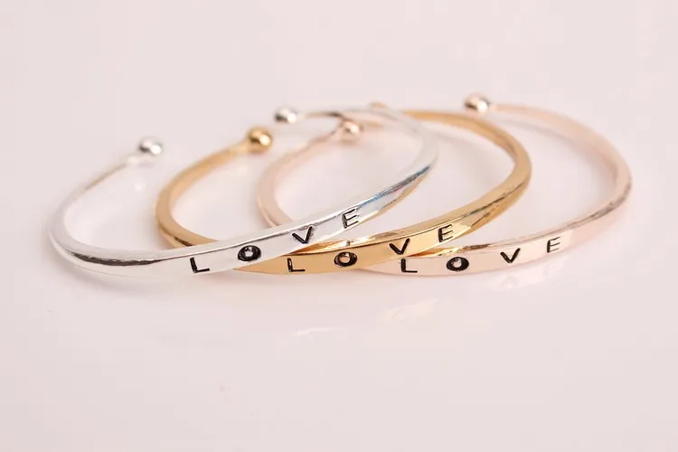 2017 Mode Textur Kvinna Minimalistisk Kärleksbrev Manschettband Banglar Armband För Kvinnor Guld Silver Rose Gold 3 Färger Alla hjärtans daggåva