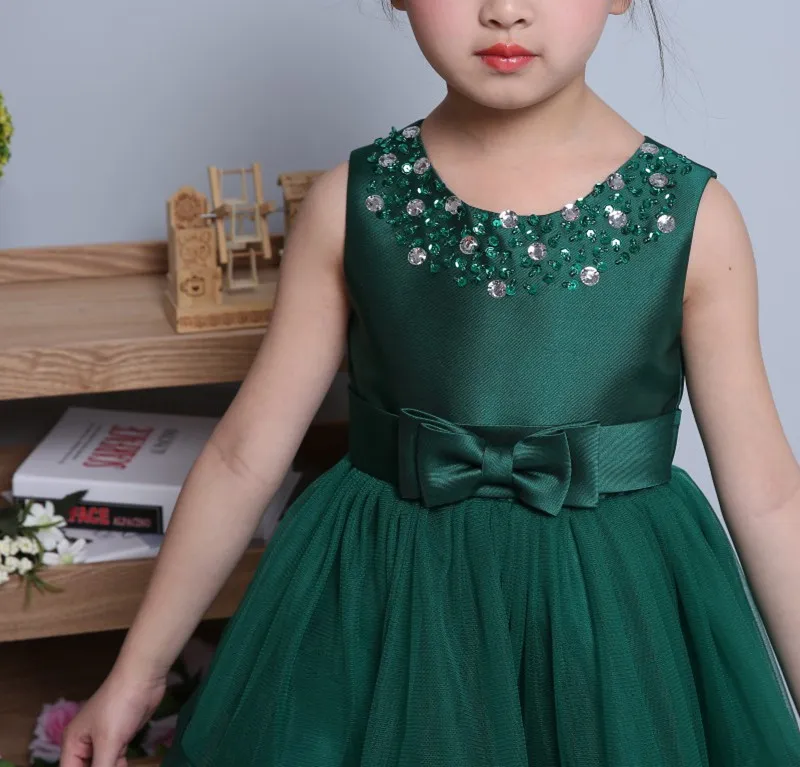 2017 Puffy Green Tulle Flower Girl Abiti da festa di nozze Abito da ballo con fiocco in paillettes Abiti da prima comunione Abiti da battesimo 1 anno di compleanno