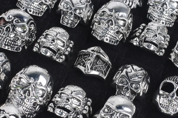 Ponadgabaryt Gothic Skull Rzeźbiony motocyklowy styl Mieszany partie męskie pierścienie anty-silver