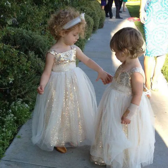 Vestido de menina de flor de lantejoulas de ouro com sobreposição de tule