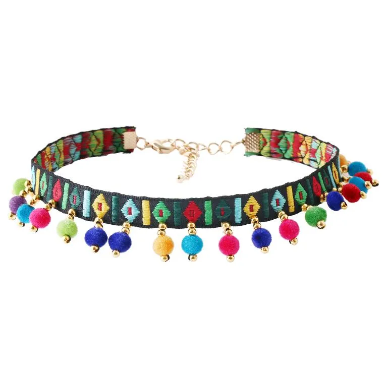 Collier ras du cou bohémien fait à la main pour femmes, tissé coloré, boule en peluche, pendentif ethnique, chaîne de cou, breloques, ras de cou