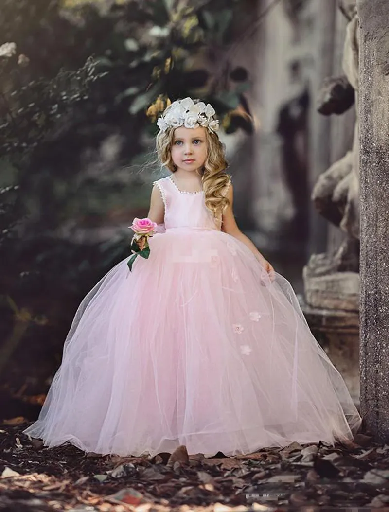 Födelsedag Jul Rosa Ärmlös Bollklänning Flower Girl Dresses Söt Handgjorda Blommor Lace Back Girl Pageant Dress for Weddings Guest Tulle