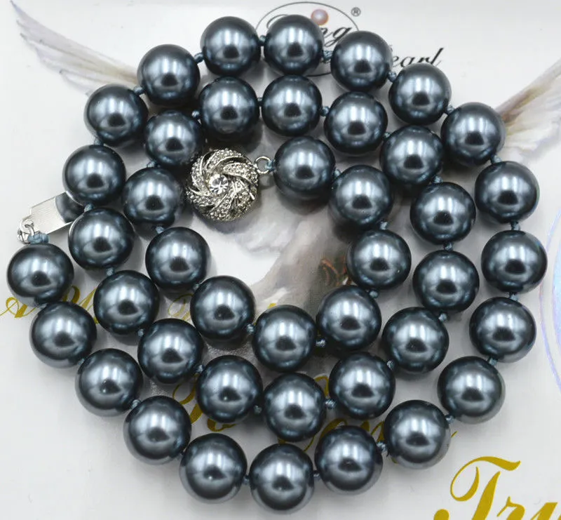 NOUVEAU Collier unique de perles de coquillage gris foncé de la mer du Sud de 10 mm, fermoir en cristal de 18 po