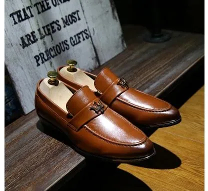 Nieuwe rode cusp lederen schoenen promoten heren jurk schoenen mannelijke zakelijke schoen topkwaliteit merk designer schoenen voor mannen bruiloft