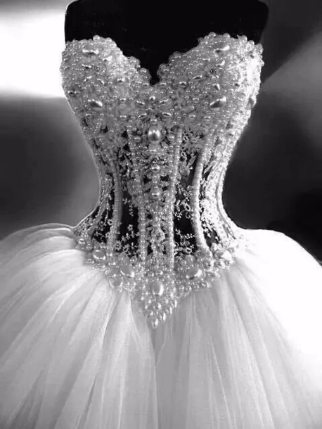 2016 abiti da sposa di cristallo di lusso personalizzati sexy perle di perline bling ricamo collo a cuore bianco una linea corsetto senza schienale abiti da sposa