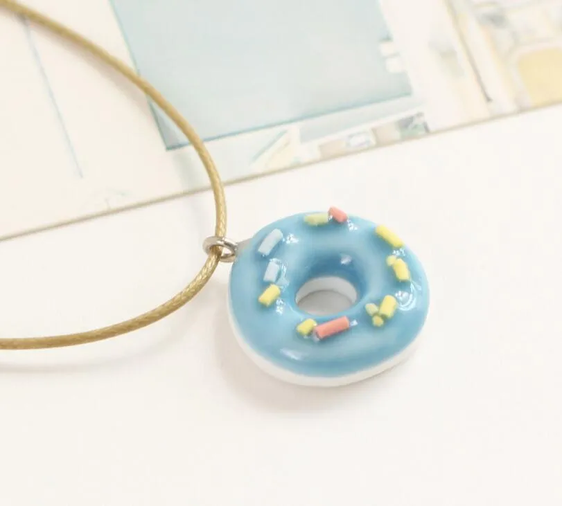 Goed A ++ Donut Kleine Verse Vriendin Ketting Cartoon Sleutelbeen Ketting Simple Sieraden Ceramic WFN500 met Chain 20 stuks Veel