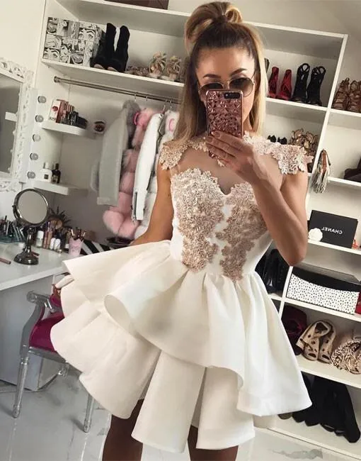 Tiered a-line kort hemkomst klänning med applikationer sexig ren tillbaka dragkedja mini party dress cocktail klänning klubb bär billig mini kvällsklänning