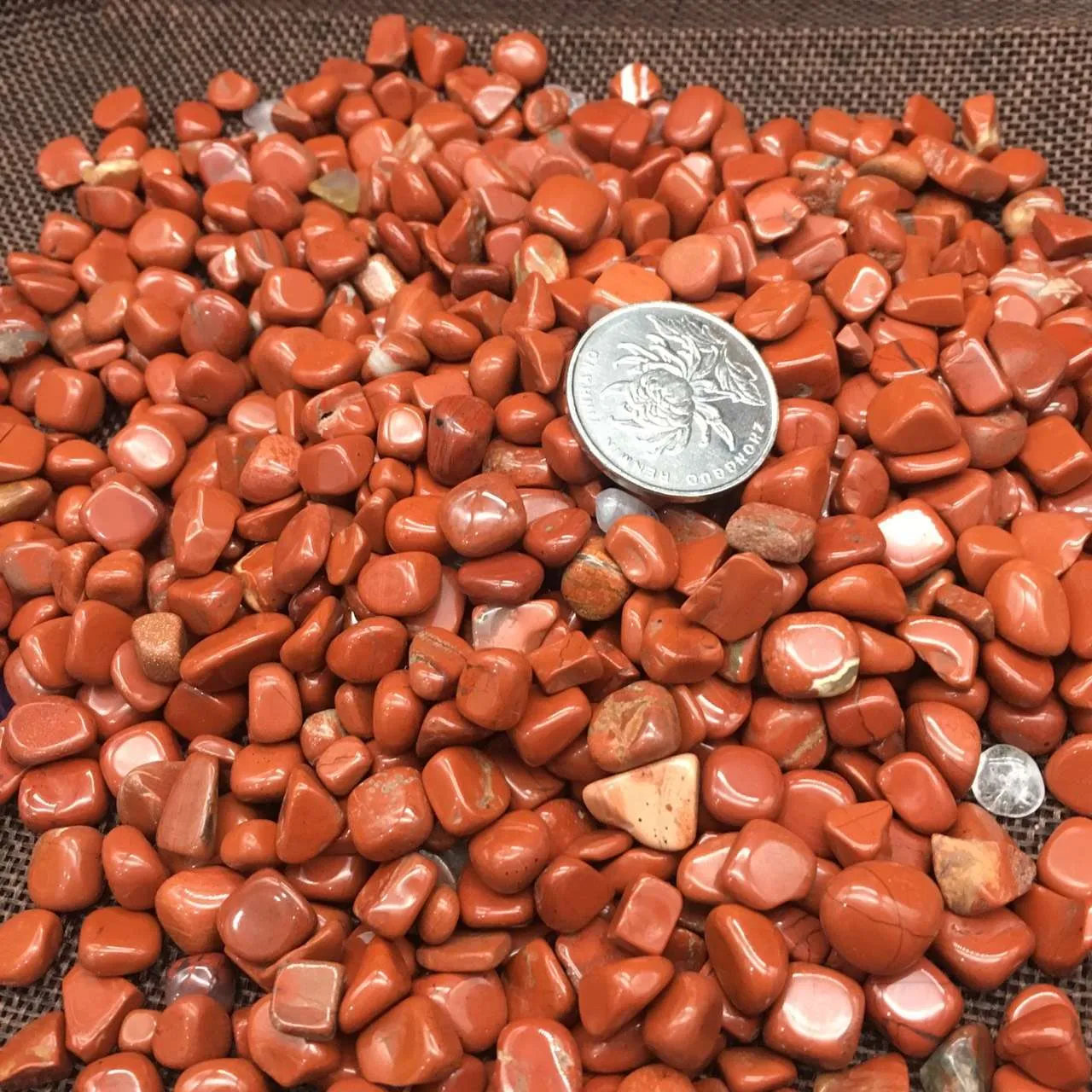 Natural 7 9 mm red jade Stone crystal Tumbled Stone Irregular small size beautiful red jade stone crystal healing1755605