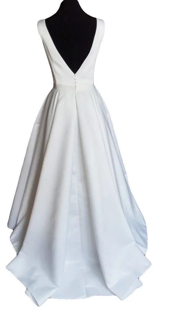 Nowoczesna prosta satynowa suknia ślubna z otwartym bocznym pociągiem potargany szyję wysokiej jakości Wysokiem na niestandardowe białe sukienki ślubne Chiny