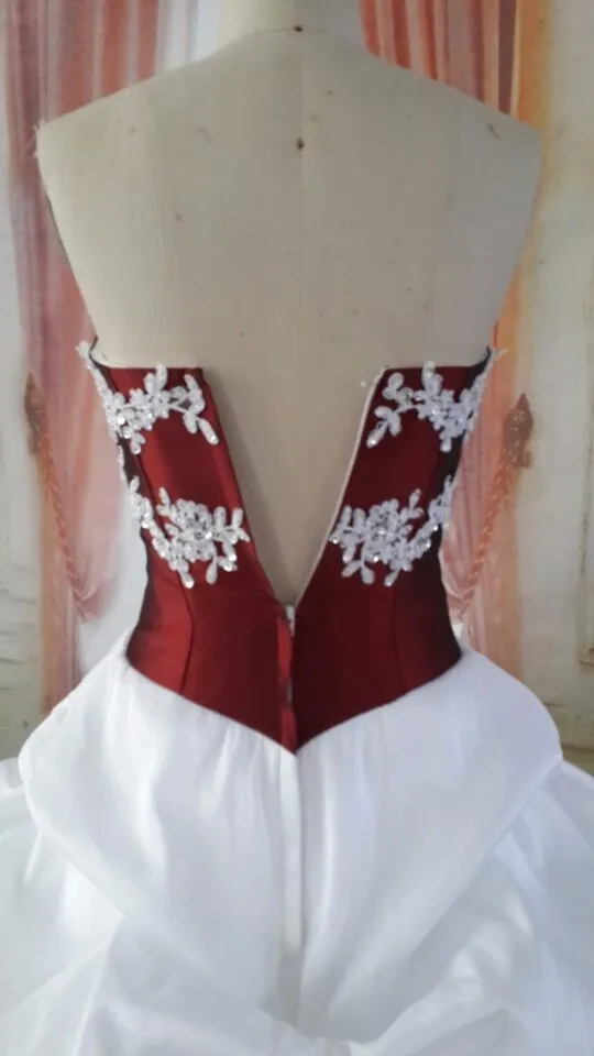 Bollklänning vintage vin röd vit färgglada bröllopsklänningar med färg älskling 1950-tal gotiska brudklänningar non vita riktiga bilder