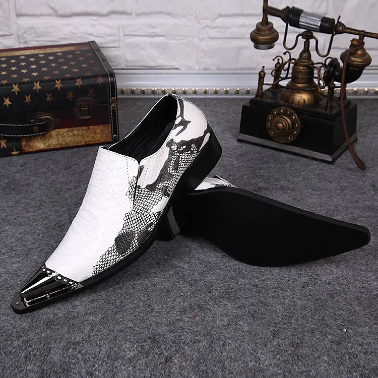 man luxury leather shoes Pointed Steel Toe Rivets White Black Man Wedding/Business/Party Shoes Personality