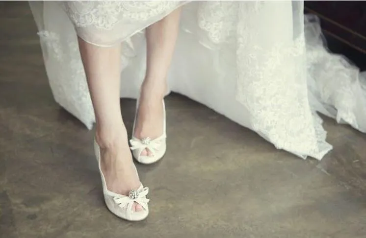 2019 Nuovo stile moda all'ingrosso tacco alto bianco peep toe scarpe da sposa sposa piattaforma sposa
