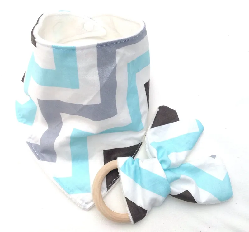 Trójkąt Baby Trójkąt Bib Burp Męski Zestaw Bawełniany Bandana Kerchief Niemowlę Ślina Śliniaki Pinafore Fartuch Drewniane żucia Zęby Kij Ye006