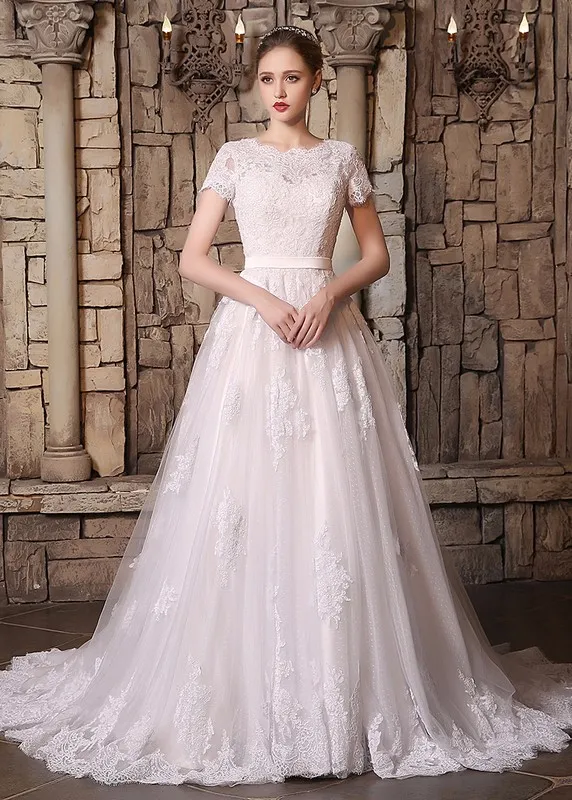 Abiti da sposa modesti in pizzo vintage maniche corte con maniche a-line collo smerlato Abiti da sposa Real Couture abito da sposa su misura