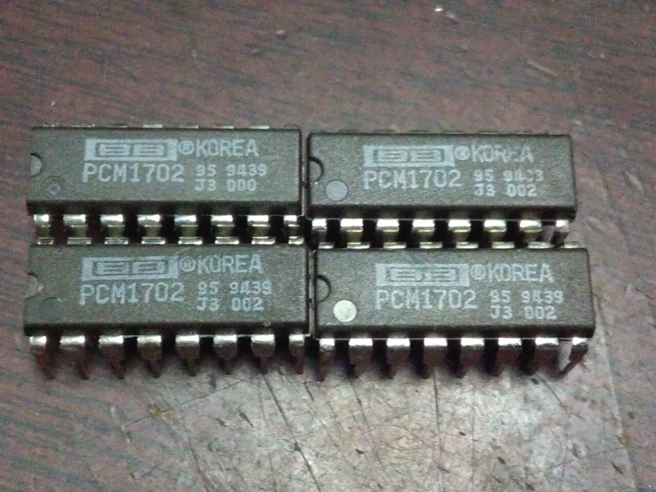 PCM1702 Integrerade kretsar Chips PCM1702-J PCM1702-L PCM1702-K 20-bitars DAC Dual In-Line 16 Pin Dip Plastic Package PDIP16 HI229S