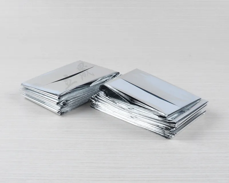 210 * 130 210 * 140 210 * 160 Silver Aluminizer Emergency Blanket Outdoor Crow Disolering Blanketter Vattentäta Nödfall Isolations Folie Thermal Pad Quilt