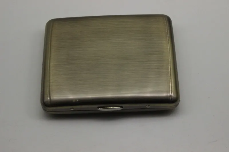 Ryssland USA Fashion Creative Vintage Bronze Metal Cigarette Case Holder för 20st Cigarettes Pocket Retro Rökning Tobakshållare BO6796009