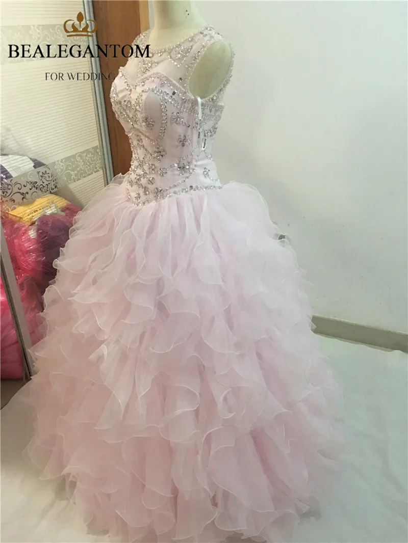 2017 Sexig Rosa Backless Crystal Ball Gown Quinceanera Klänningar med Sequined Beading Plus Storlek Sweet 16 Dresses Vestido Debutante Gowns BQ35