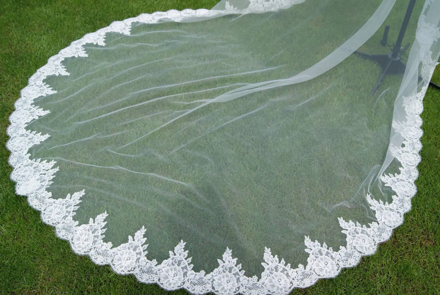 Voile de mariage cathédrale avec bord appliqué en dentelle, voile de mariée de Style romantique en Tulle, couleur Champagne blanc ivoire, 3 mètres