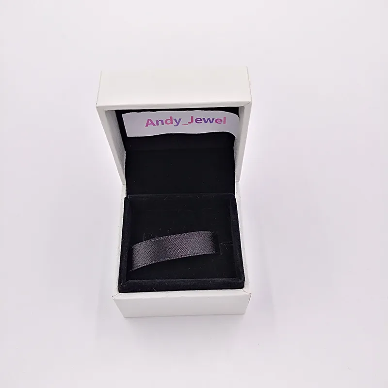 Autentiche scatole di carta bianca con cuscino nero all'interno della confezione gioielli in stile Pandora con ciondoli perline di Murano