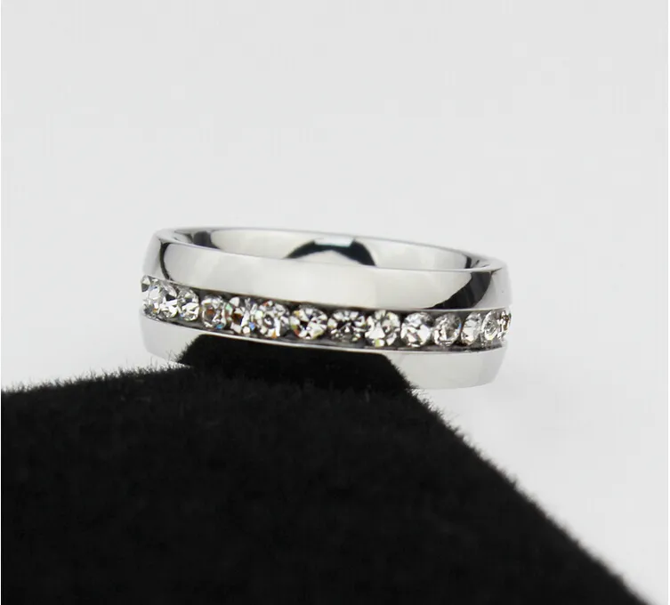 Klassische 6 mm weiß vergoldete CZ-Diamantringe Ehering Edelstahl-Liebhaberring für Frauen und Männer