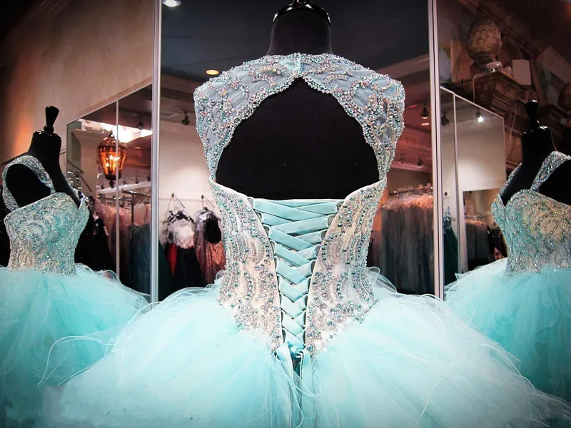 Sparkly Kristal Sevgiliye Balo Quinceanera Elbiseler 2019 Mütevazı Ruffles Kabarık Etekler Tatlı Onaltı Balo Masquerade Elbiseler