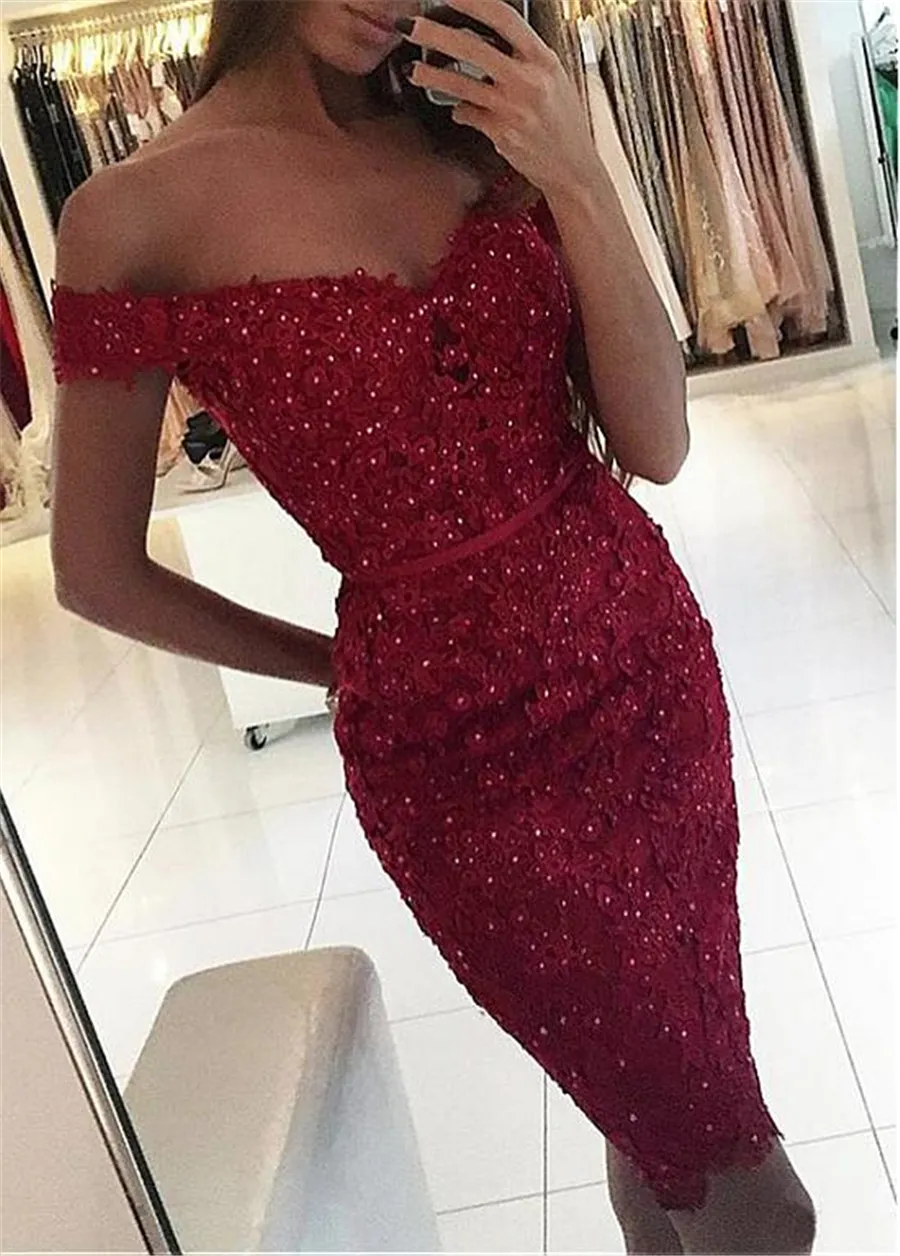 Exquisite Tulle & Satin Off-the-shoulder Neckline Short Sheath / Column Cocktail Dresses With Beaded Lace Appliques Short Homecoming Dress